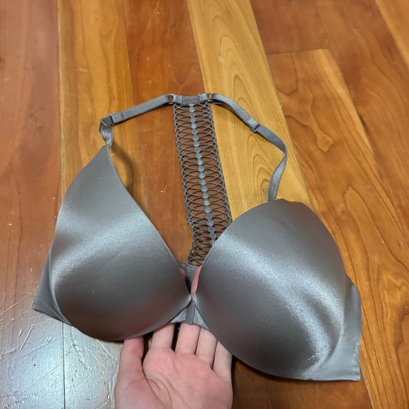 Victoria’s Secret 32D grey bra - Picture 2 of 4
